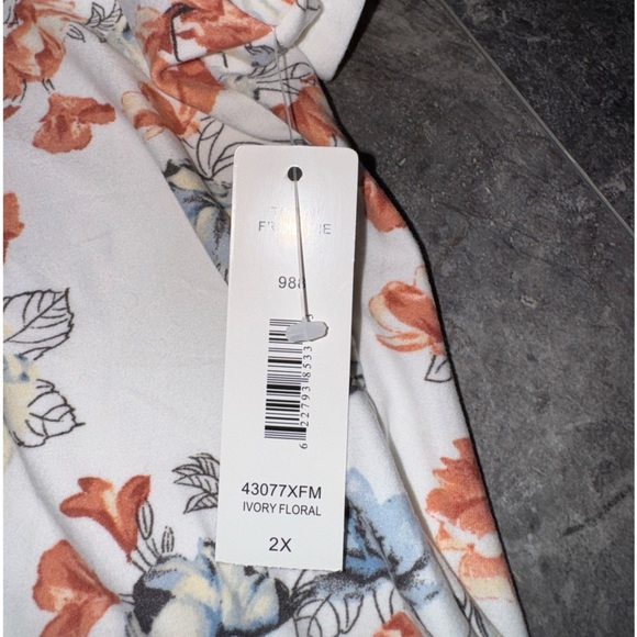 Justify Ivory Floral Top With Tie Size 2X NWT - Picture 3 of 4